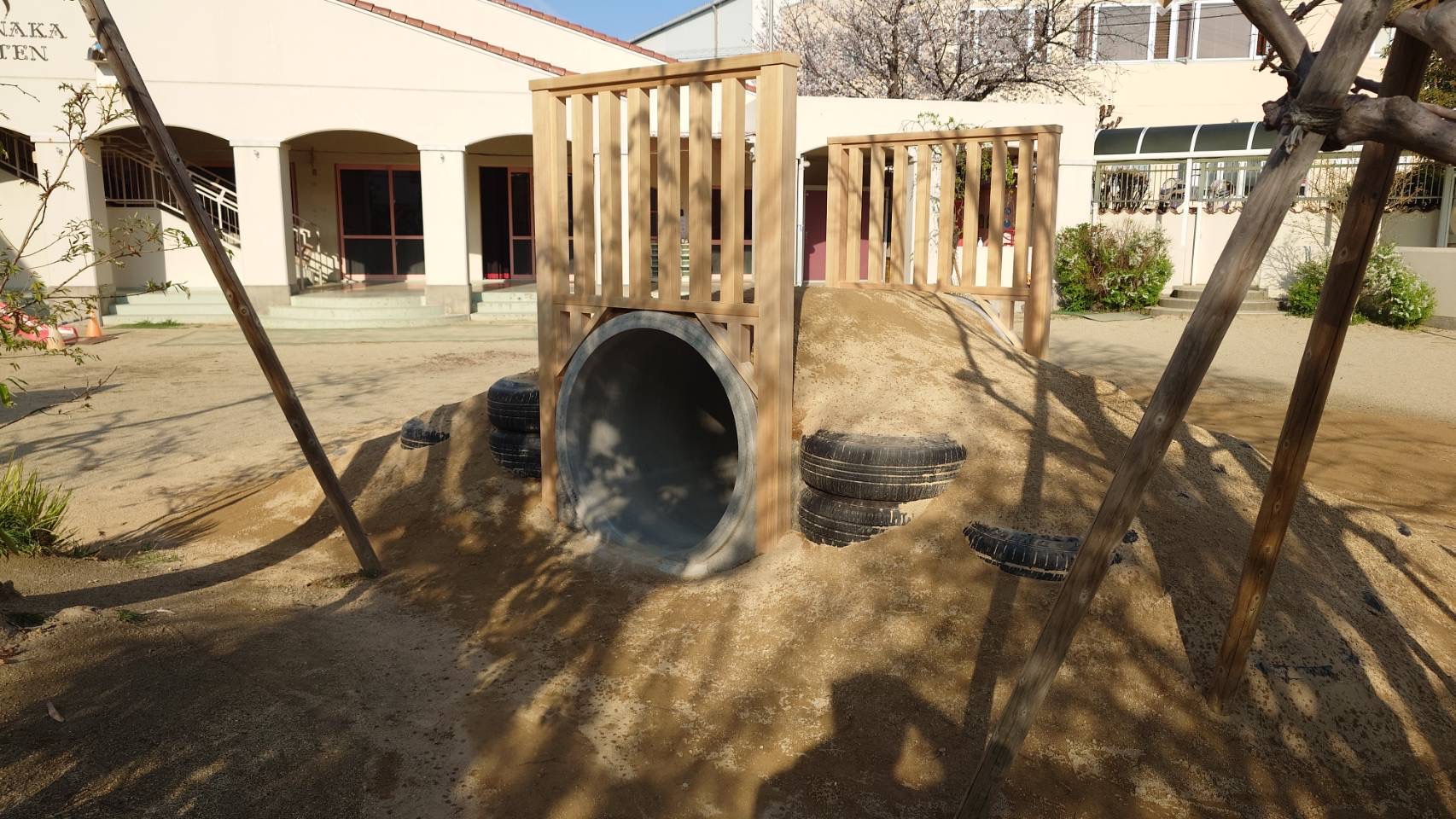 H幼稚園　築山設置